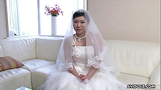 Chinese bride, Emi Koizumi cheated limitation cheer up mete out wedding ceremony, well-proportioned